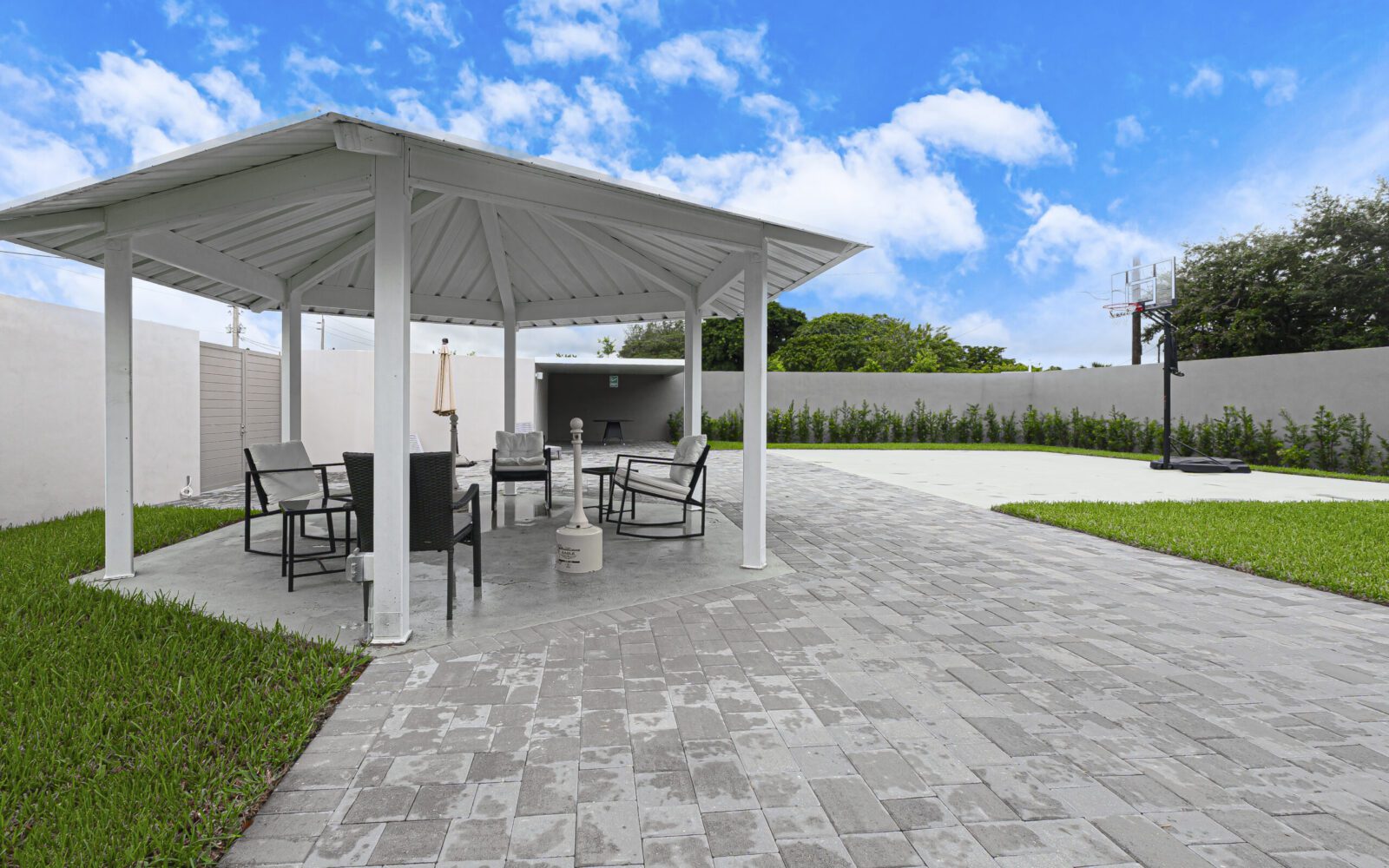 Outdoor lounge at Fort Lauderdale Mental Health